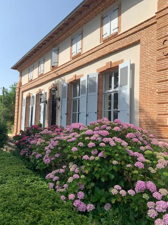 Chambre D'Hotes Et Table D'Hotes Domaine De La Terrasse Sas Et Gite Anda Montauban Lacourt-Saint-Pierre France